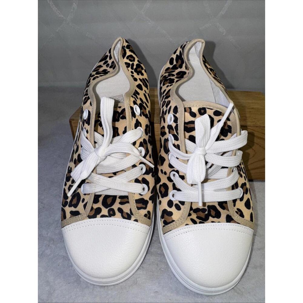 Women’s Leopard Print Flat Canvas Lace Up Shoes Size 10 NEW